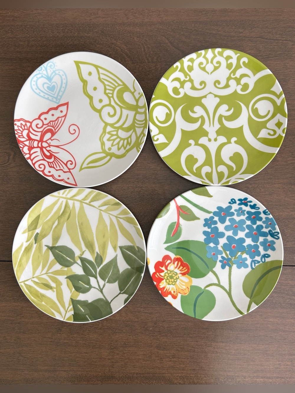 4 POTTERY BARN GRAPHIC GARDEN 8 1/4" PORCELAIN SALAD DESSERT DISPLAY PLATES